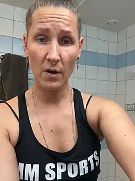 SwingWingWomanSweden