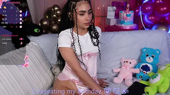 Victoria_Curly