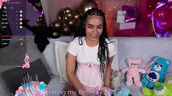 Victoria_Curly