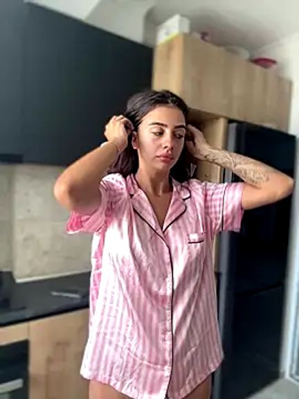 LaraVegas_
