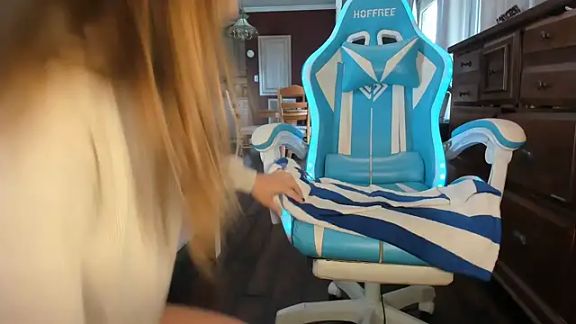 Blueeyedzaya_