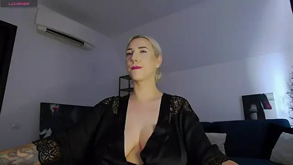 KhloeK