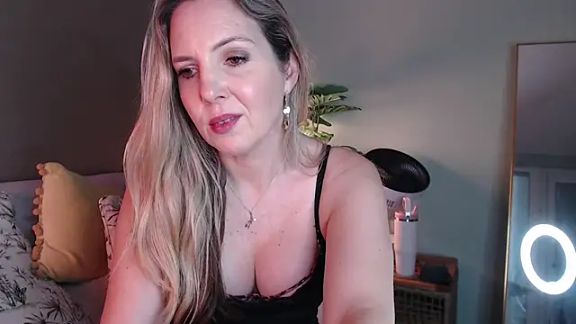 luscious-Lilly