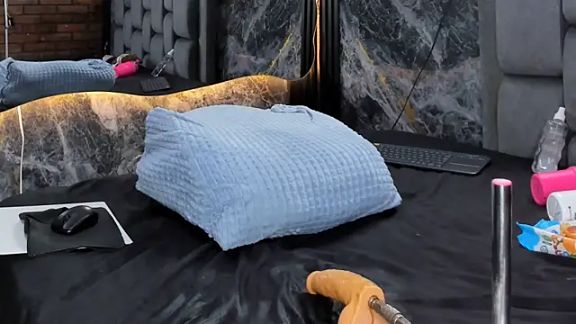 Couple_Gold69
