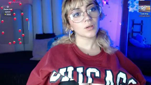 LessBoobs_gh