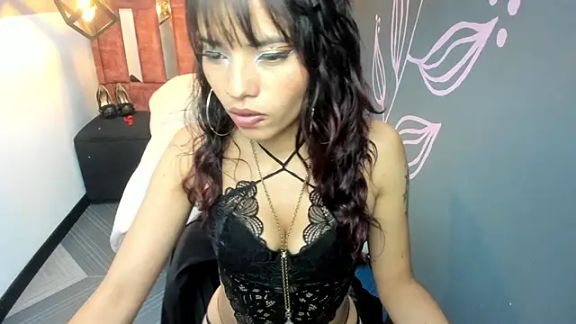 Mia_Holly__