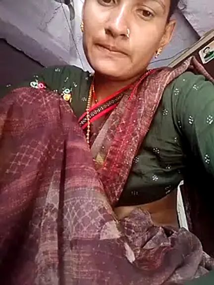 Hot_saiyra