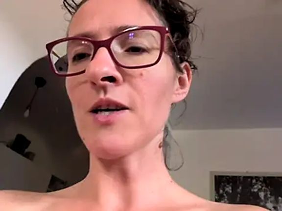 Hairy_horny_mommy
