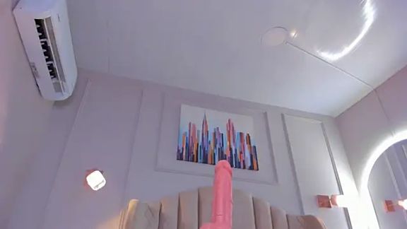 mia_kisses2