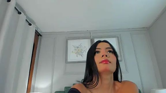 mia_kisses2