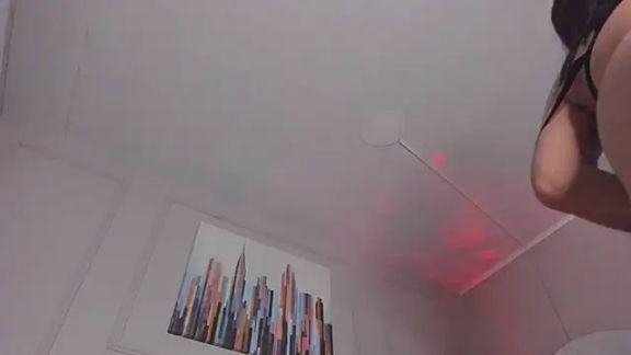 mia_kisses2