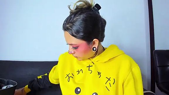 Kitty_ravee