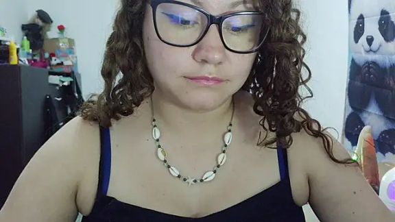 curly_greeneyed