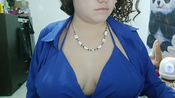 curly_greeneyed