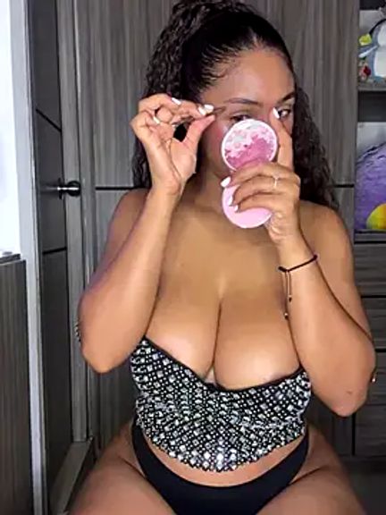 Mia_sweet80