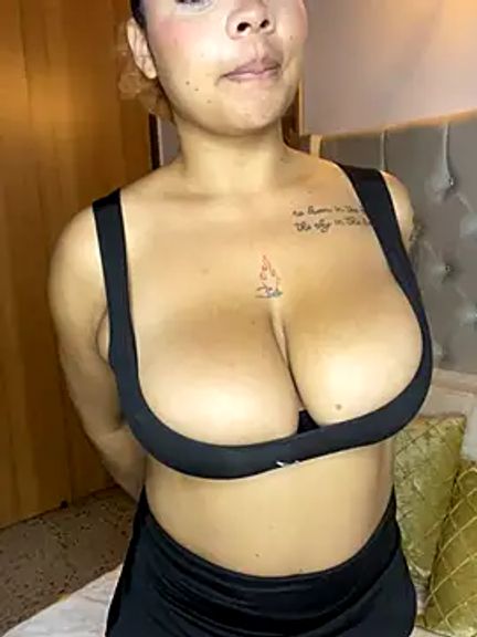 Eloisa_cleavage_