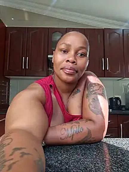 curvycloe1
