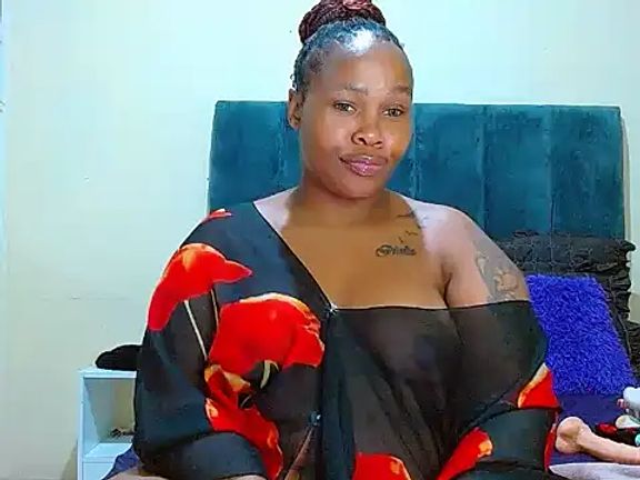 curvycloe1