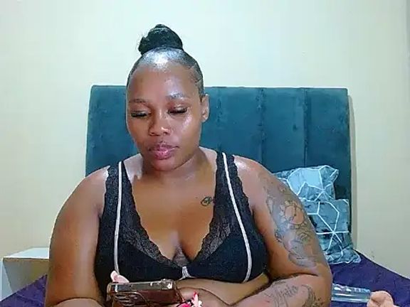 curvycloe1
