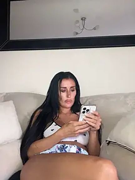 SECRETBELLAUK