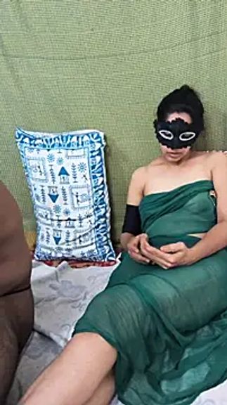 NAUGHTY_INDIAN_COUPLE