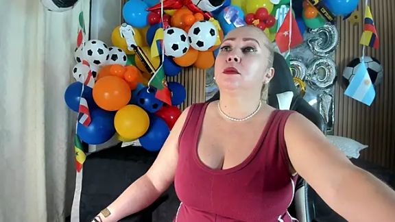 Danna_topless
