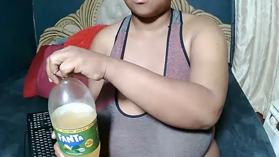 QueenOfBoobs12