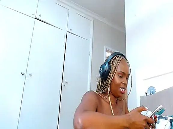 LuciousLips96