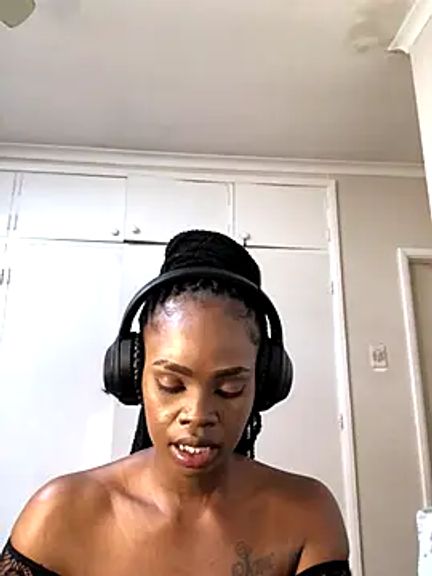 LuciousLips96