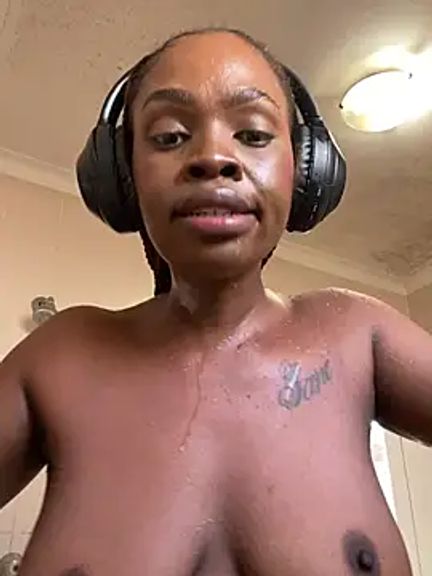 LuciousLips96