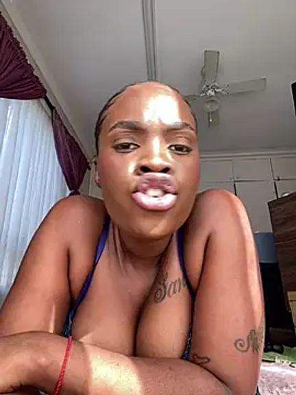 LuciousLips96