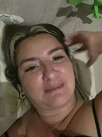Cleopatra_curvy