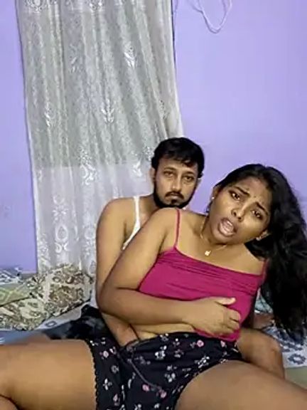 Trending_Couple