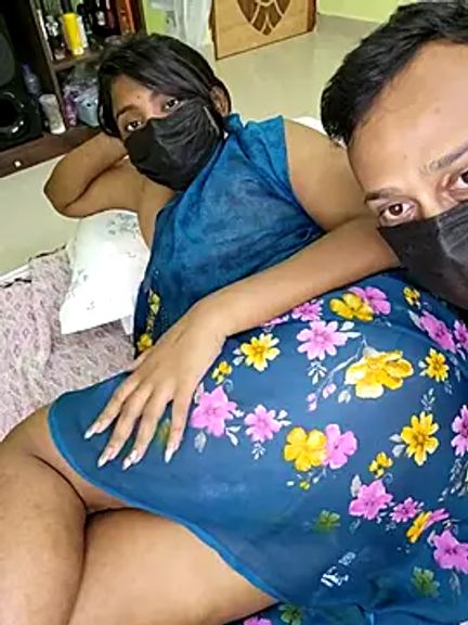 Trending_Couple