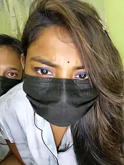 Trending_Couple