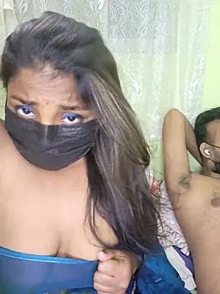 Trending_Couple
