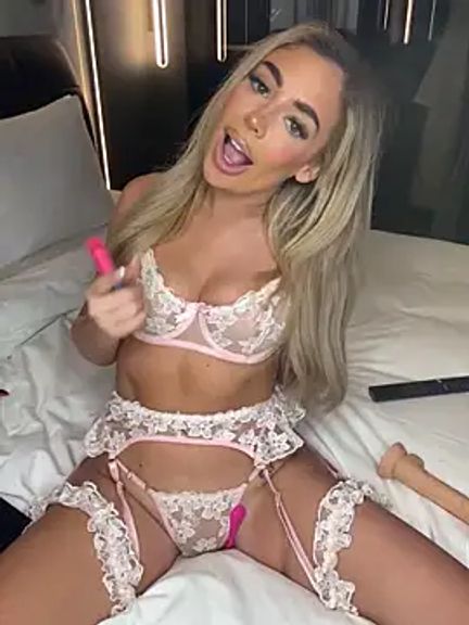 Cheeky_Chloe