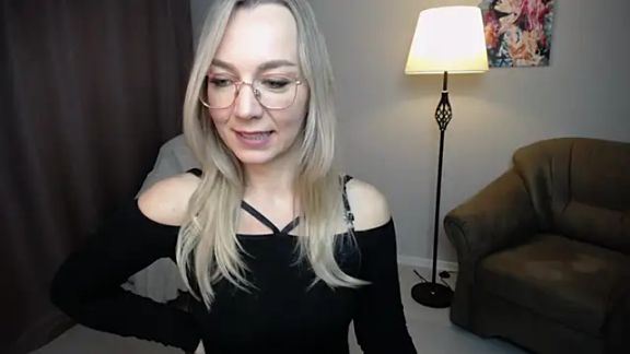 Ava_Elior