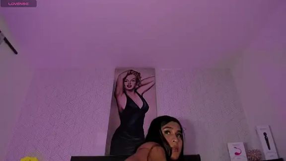 Selena_fox24