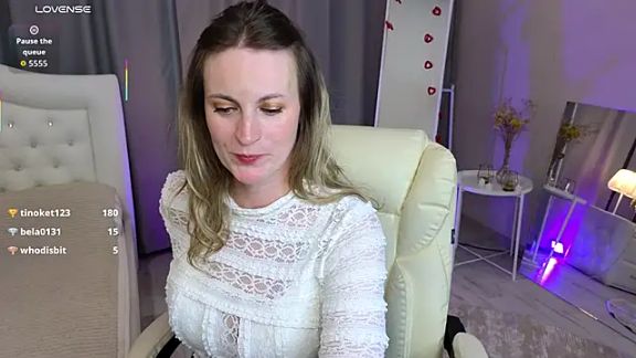 lana_glow