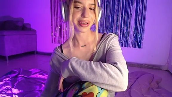 Alina_Lee_t