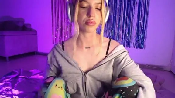 Alina_Lee_t