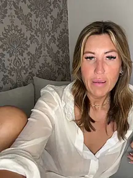 CurvyMILF_Sienna