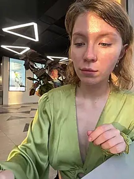 Alicee_Blushh
