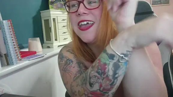 NikiDeeOfficial