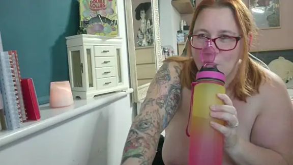 NikiDeeOfficial