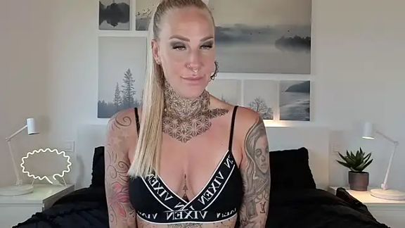 Lara-CumKitten