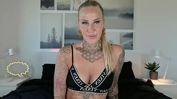 Lara-CumKitten