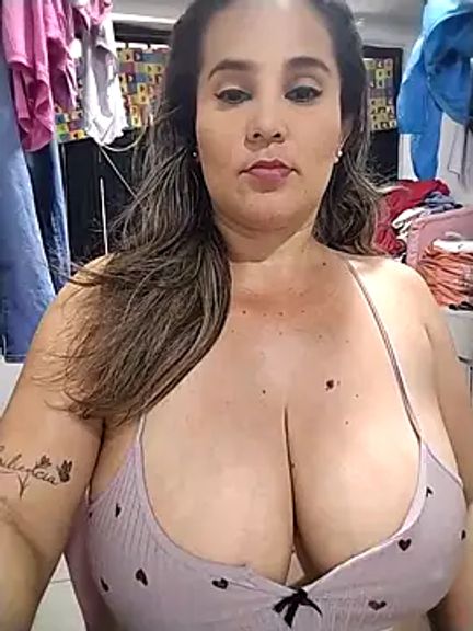 Busty_divorced_mom