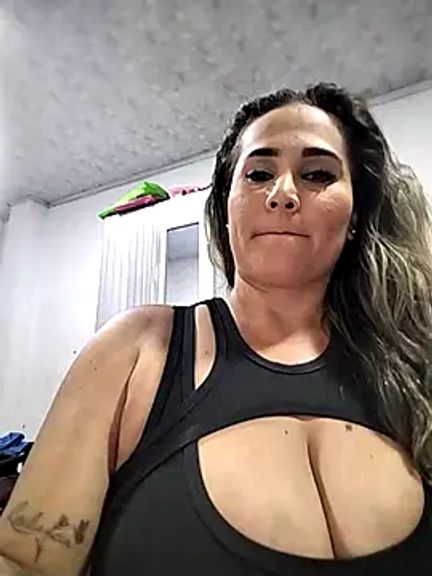 Busty_divorced_mom